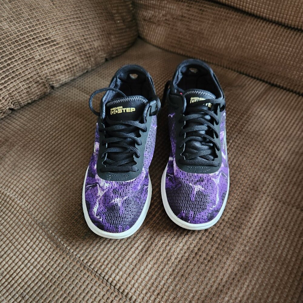 Womens Size 8.5 SKECHERS GO Step Athletic Shoes